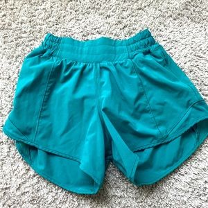 Lululemon hottie hot high rise shorts size 0 4inch teal lagoon